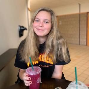 Meet your Posher, Danielle